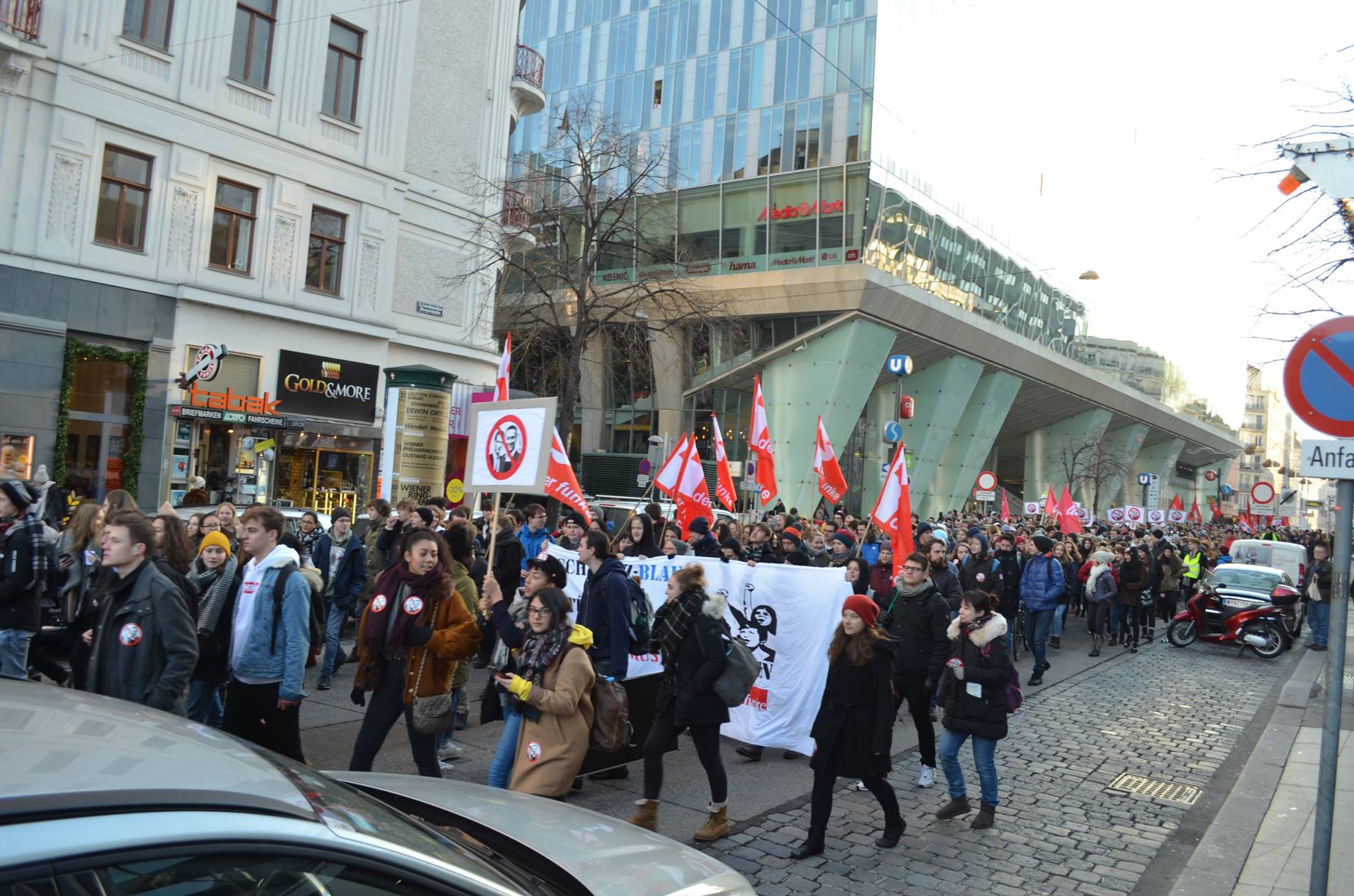 Der Funke comrades led with radical slogans Image own work