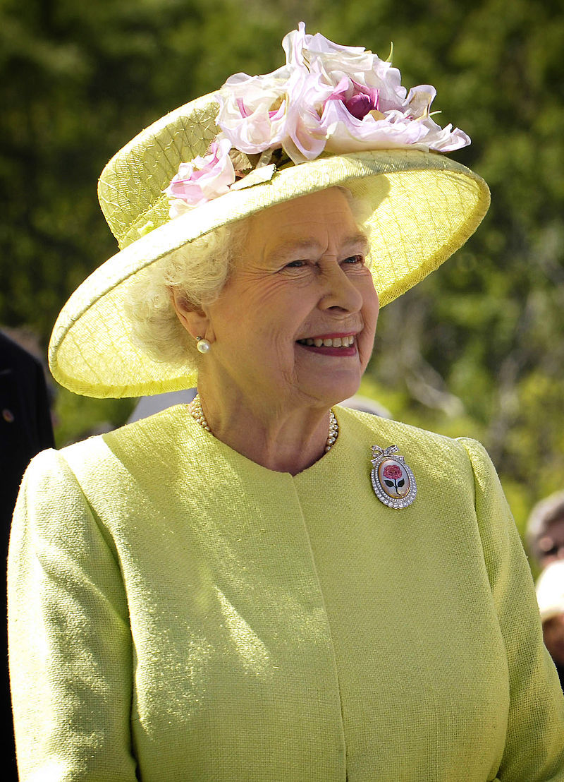 800px Elizabeth II greets NASA GSFC employees Bill Ingalls