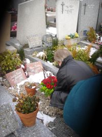 Jean-Pierre Juy flowers the grave of Pierre Broué