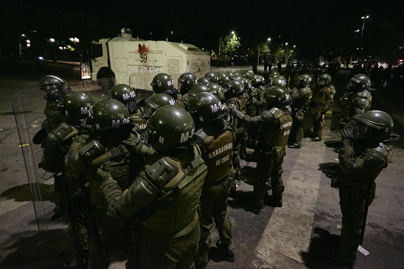 Chile Police Primera Linea Prensa