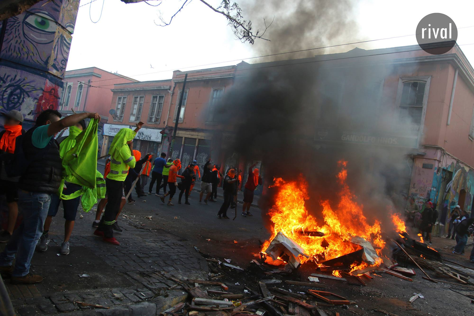 Barricadas de portuarios en Valparaíso Foto RIVAL