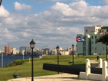 The dependency on tourism means on the one hand that a large part of the limited agricultural production has to be channelled towards this sector, to the detriment of the needs of the Cuban population in general. Photo by Scatuchio on Flickr.