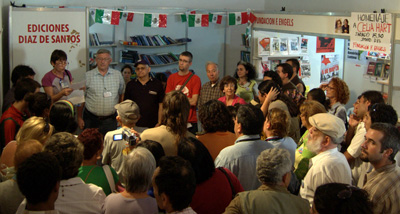 Ana Muñoz reading out article by Celia