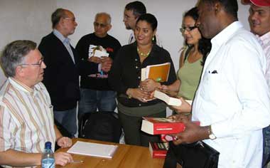 Alan Woods presents his book Bolshevism: the road to revolution at 2007 Havana Book Fair