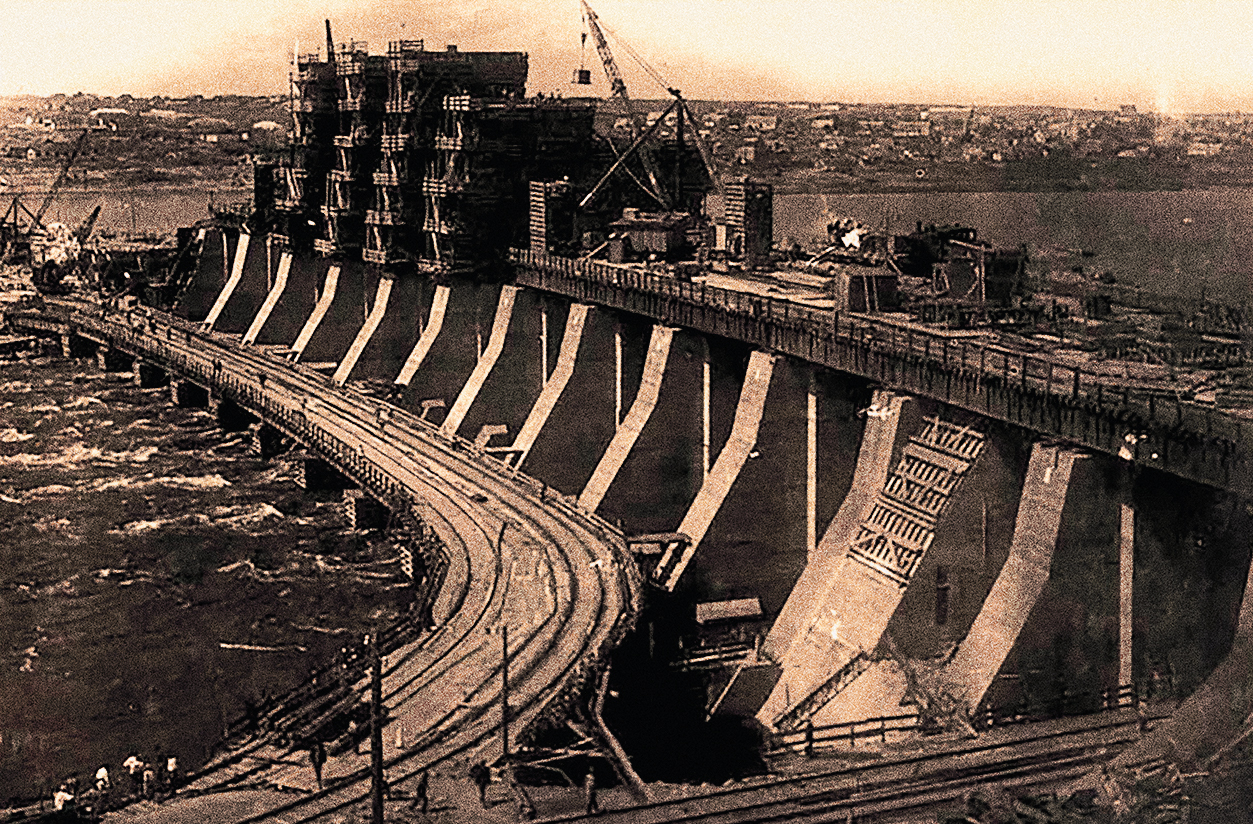 Construction of the Dnieper Hydroelectric dam