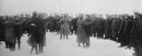 German and Russian soldiers fraternise on the Eastern Front