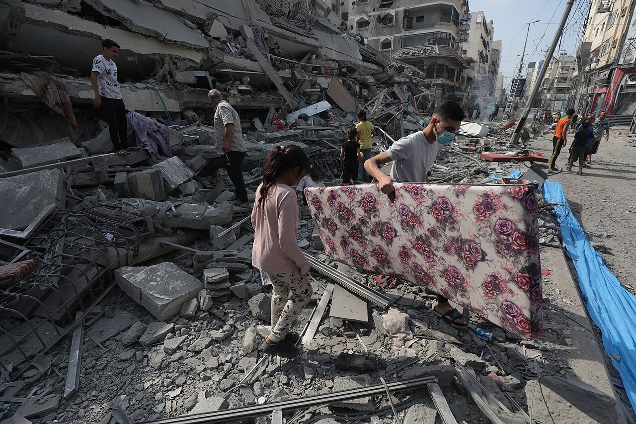 gaza children rubble Image WAFA Wikimedia Commons