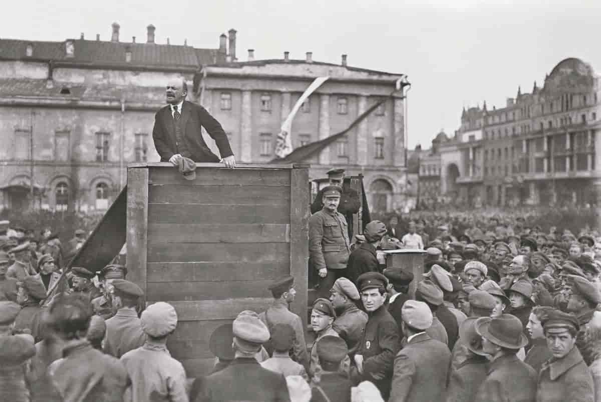 lenin speaking Image public domain