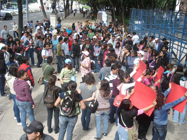 Contundente mitin en México contra el golpe de Estado de Honduras y la libertad de los 5 cubanos presos