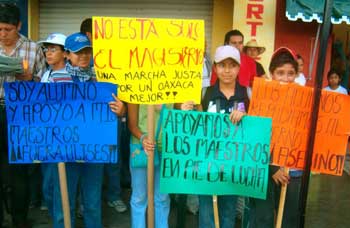 Pupils in solidarity with their teachers