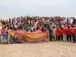 pakistan-marxists-singing-internationale-at-mohenjo-daro-sindh