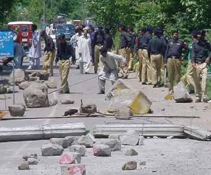 General Strike and roadblocks in Kashmir