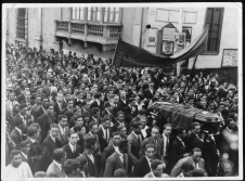 Cortejo fúnebre ("Archivo José Carlos Maríategui, Lima, Peru (www.mariategui.org)")