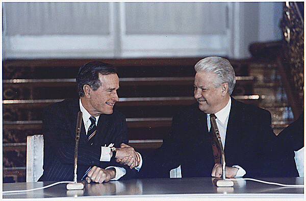 yeltsin with bush Image public domain