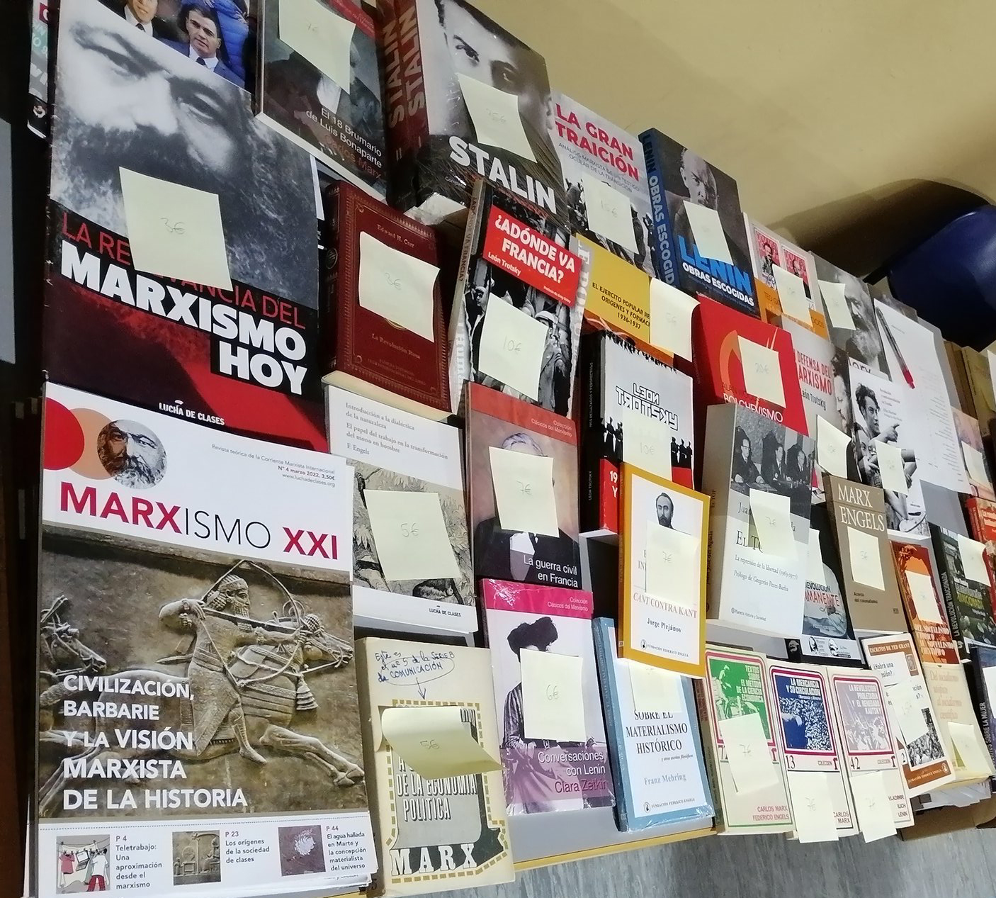 book stall Image Lucha de Clases