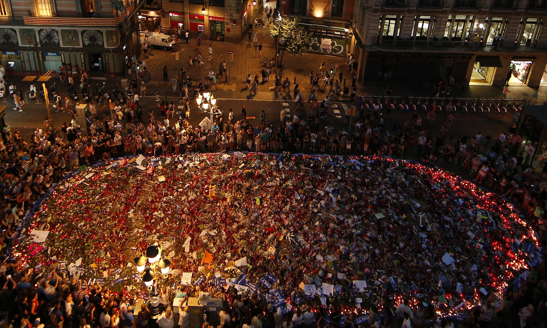 Barcelona anti terror march photo credit Manu FernandezAP 