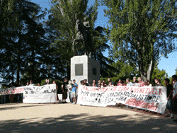 President Chavez Meets with a Delegation of the Spanish Students' Union, Hands Off Venezuela and El Militante (Spain) in Madrid