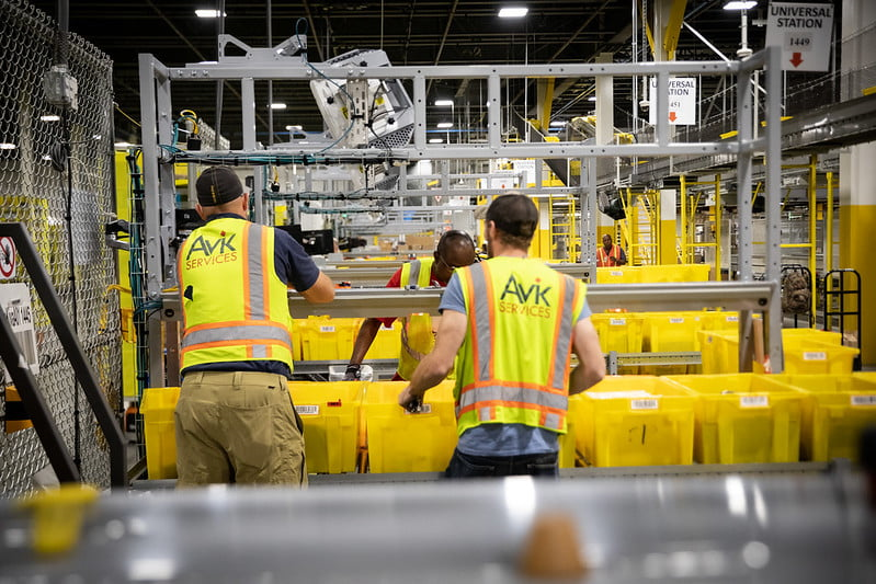 amazon fulfillment employees Image Paul Murphy 1 Flickr