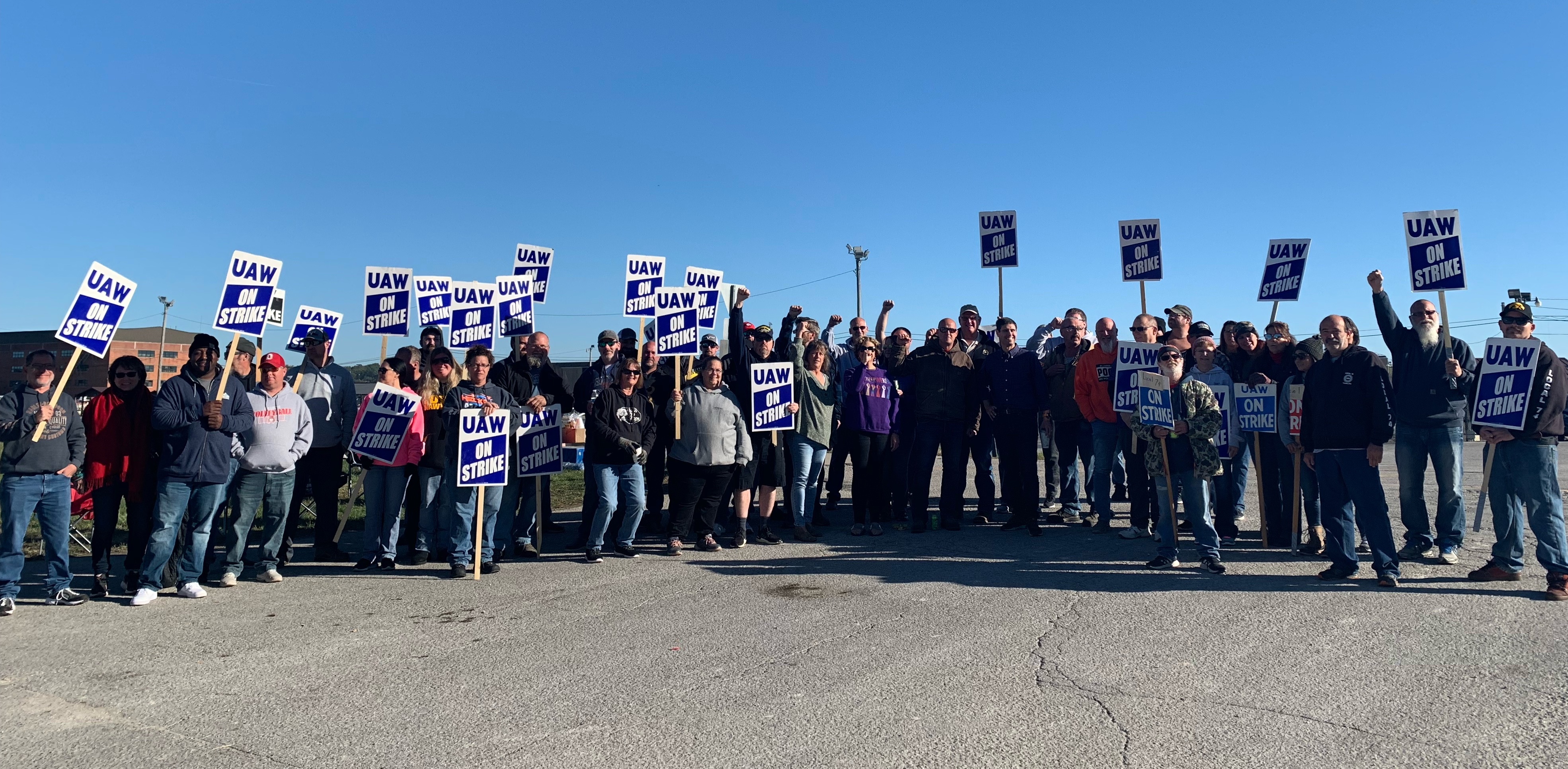 uaw picket Image JordanChariton Twitter