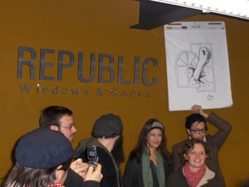 USA: Workers Occupy Chicago Factory (Photo by Scott Marshall)