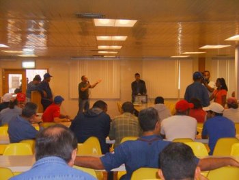 Around 100 workers followed the lunch-time meeting in the canteen of the steel plant.